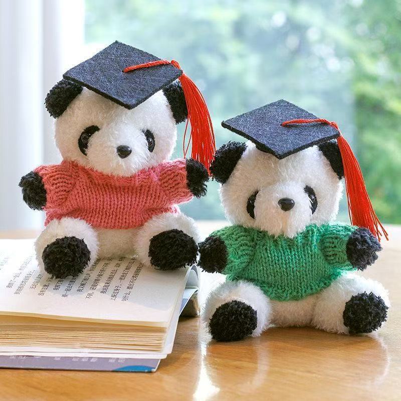 Cute panda gigante muñeca colgante logotipo impreso regalo de graduación sombrero médico panda muñeca evento regalo de promoción