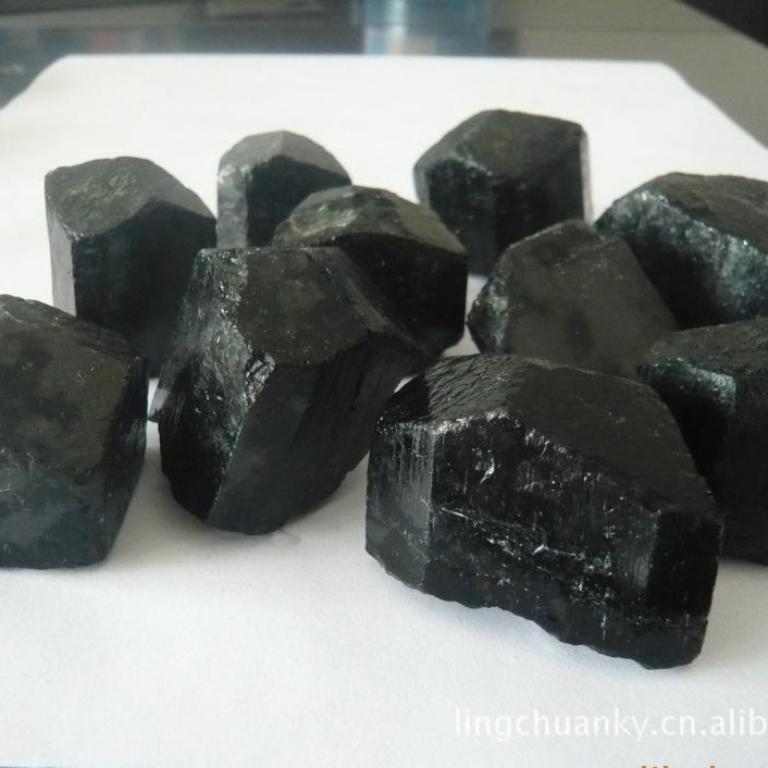 厂家批发单晶体电气石新疆电气石托玛琳原矿颗粒托玛琳粉电气石粉