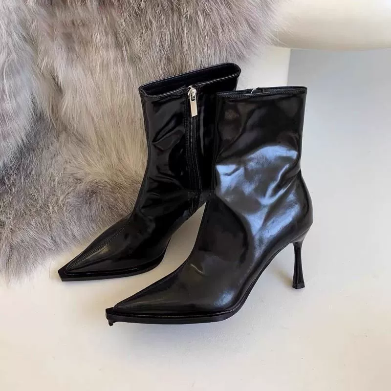 Французский темперамент дикие туфли на высоком каблуке лакированные тонкие тонкие сапоги европейские и американские ретро остроконечные короткие сапоги дети осень 2024 новый стиль