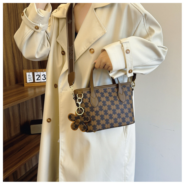 2025 New Women's Basket With Wide Strap, Popular Printed Fashion Large Capacity Shoulder Crossbody Bag_voghion.com