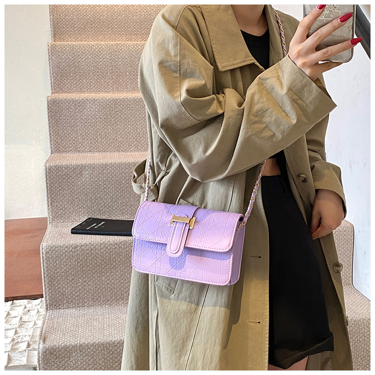 This stylish, high-quality, and trendy hand-held crossbody bag is a new cross-border women's bag for autumn and winter 2024. It features a checkered commuter single-shoulder bag undefined