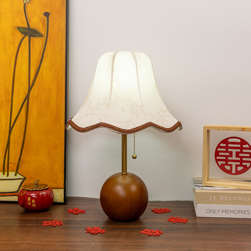 French-Style Vintage Table Lamp, American Retro Bedroom Bedside Lamp, Romantic Wedding Dowry Everlasting Living Room Study Ambiance Lamp