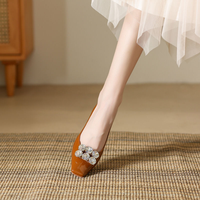 Kleine quadratische Zehen Stiletto Lackleder einzelne Schuhe Frauen 2023 Frühjahr neue Mode Schnalle flacher Mund Damenschuhe sexy High Heels_voghion.com