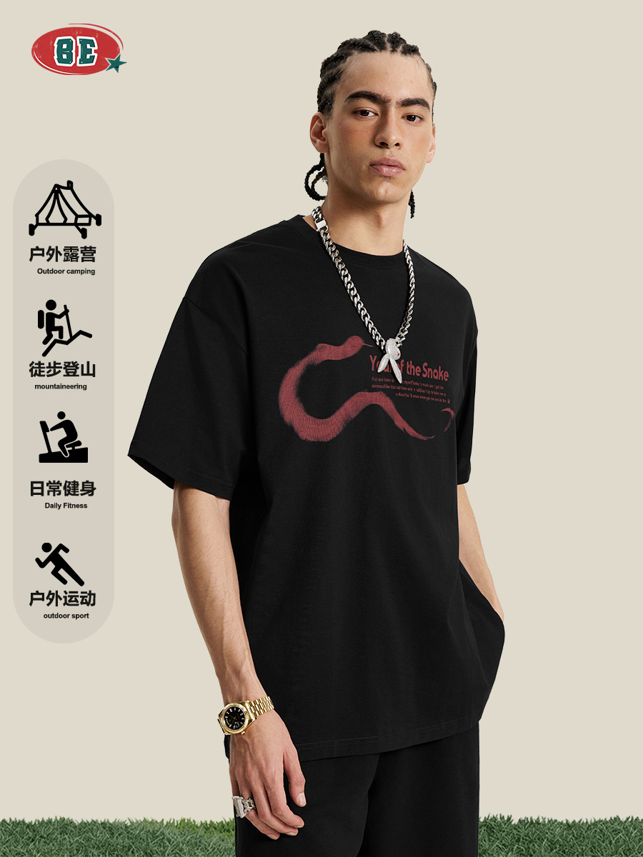 Be Hombres| 2025 verano estilo americano de moda alta camiseta de viento de la calle impresa simple año de la serpiente cool viento camiseta de manga corta hombre