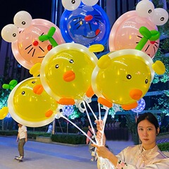 新型ネットレッドひよこ風船アニメ新型diy材料包児童発光夜市に出店して波球を押す