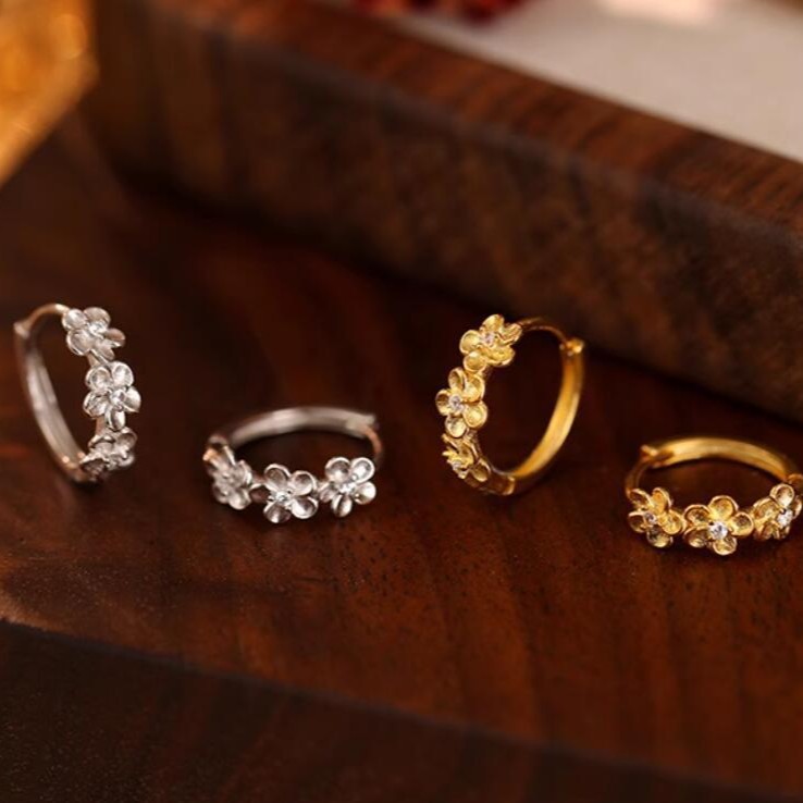 Advanced Sense Diamond Three-dimensional Flower Earrings Exquisite Diamond Ear Ring Women's Small Chanel Style Elegant Ear Jewelry Ear Pole