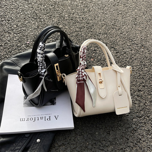 Bag Women's Niche Design Korean Style Portable Bucket Bag 2025 Spring New Arrival Buckle Vegetable Basket Shoulder Crossbody Bag