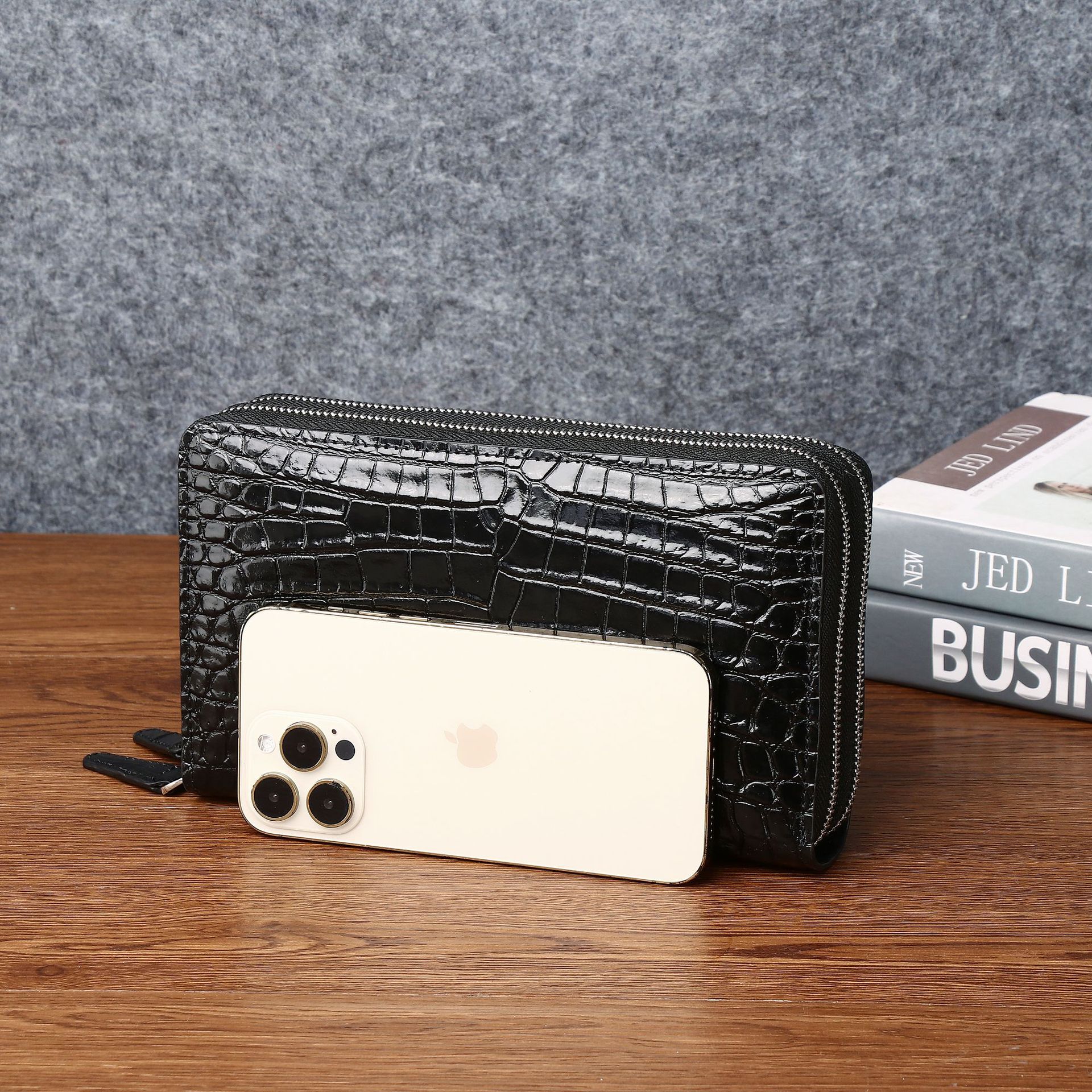 Túi clutch nam họa tiết da cá sấu khóa kéo đôi nhiều ngăn thẻ chi tiết 2
