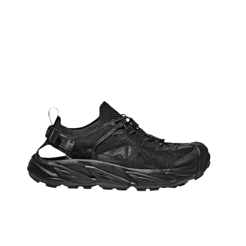 李現は同じタイプのHOKA Hopara 2で、男女の春と夏のホパラ2キャンプをしています。