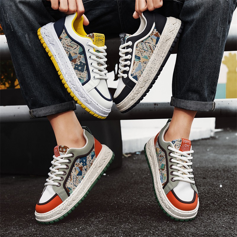 Zapatos de hombre de la estación europea 2025 nuevos zapatos de deporte de verano y de ocio zapatos de moda juvenil para aumentar los zapatos de papá de los hombres