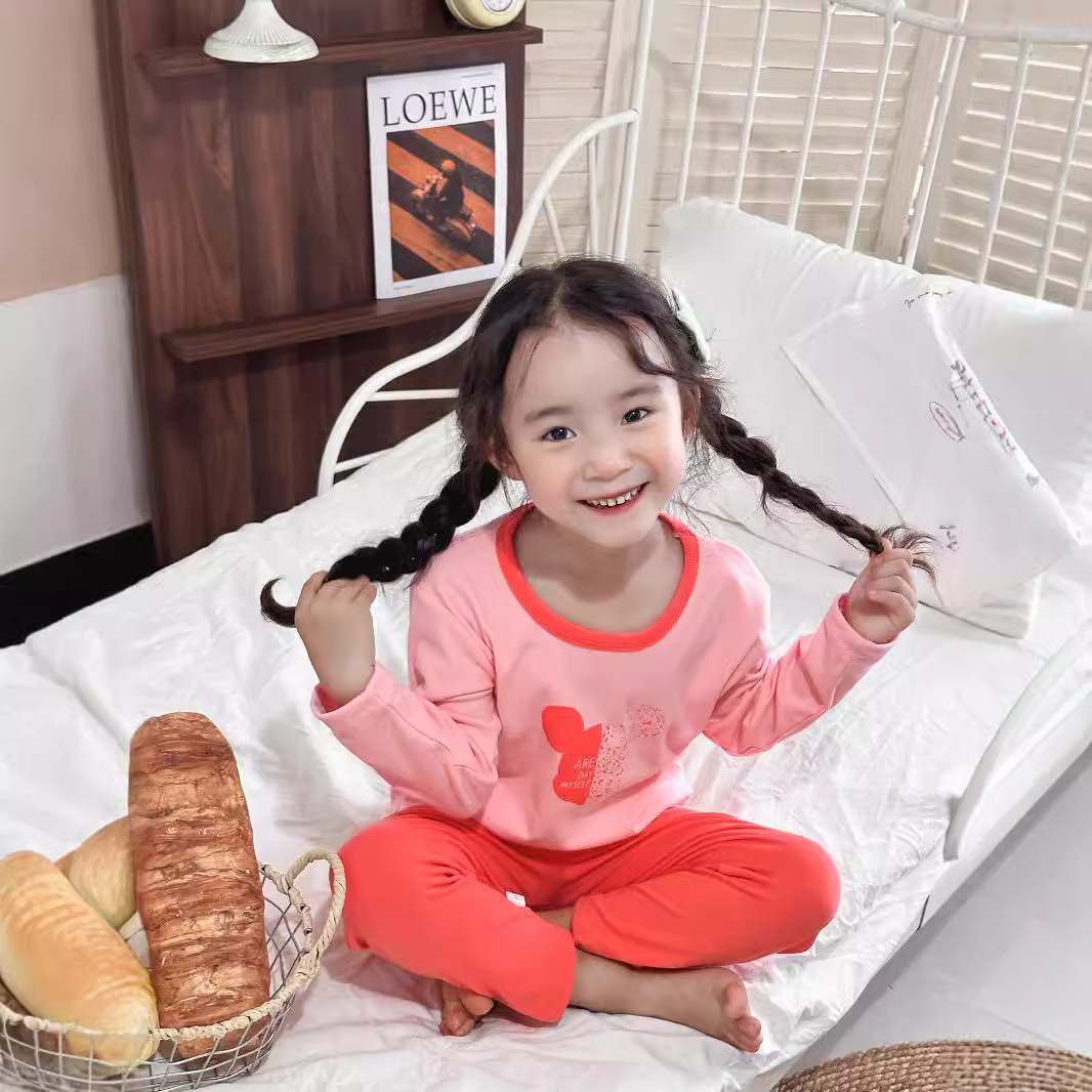 Nuevo conjunto de pijamas de niñas 2025 nuevo primavera y otoño ropa infantil de niñas de otoño ropa doméstica dos piezas