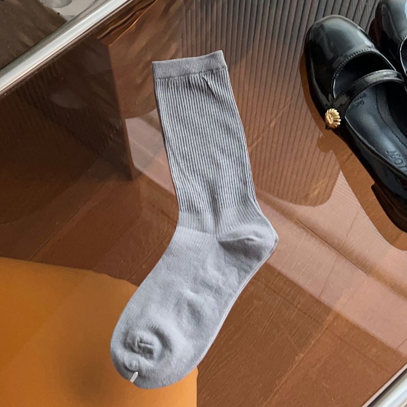 Calcetines de malla de verano de las mujeres medias delgadas calcetines de pila de color sólido calcetines de pantorrilla transpirables sin hueso medio estilo de la Universidad