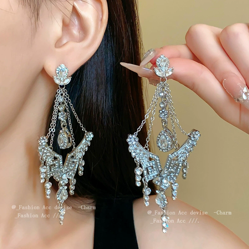 Серебряная игла, изящные сережки, с цветочным рисунком, стиль лёгкая роскошь, яркий запоминающийся стиль, качественный стиль, оптовый