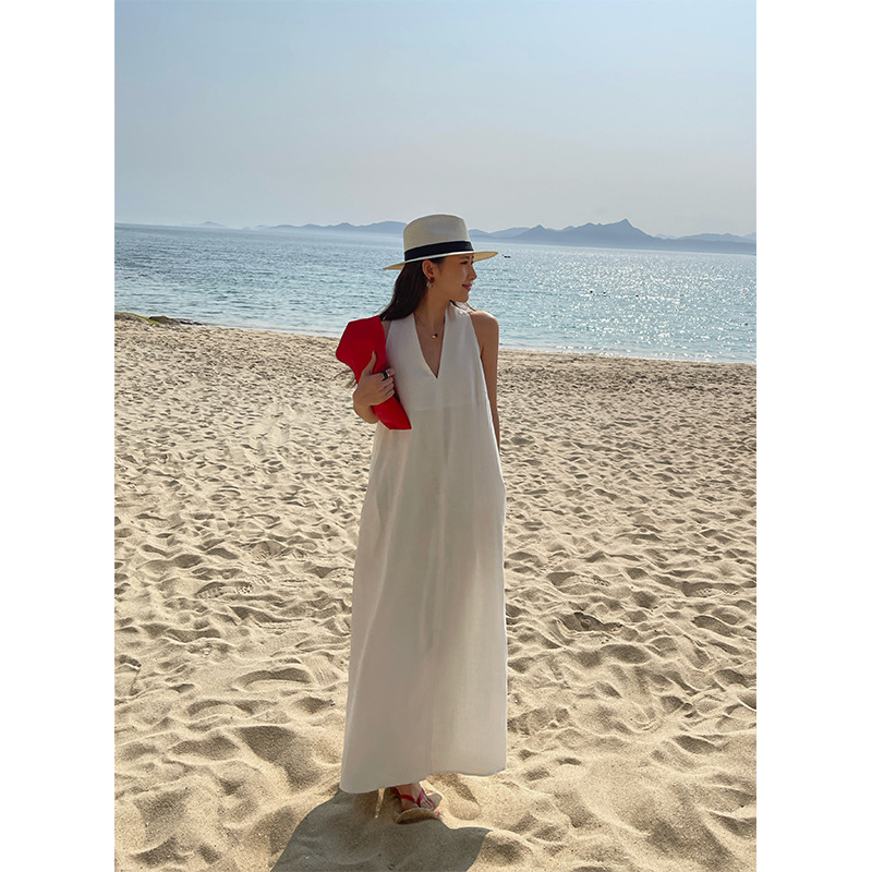 万为 度假风白色长裙女2026夏季新款挂脖V领长款背心连衣裙2998-1
