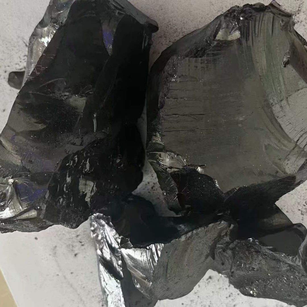 Асфальт средней температуры используется в качестве гидроизоляционных материалов, асфальтовой краски, огнеупорных материалов, магниевоуглеродных кирпичей, горячепрессованного шлакобетона.