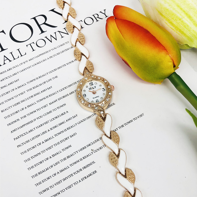 AliExpress nuevo estilo ins moda reloj de mujer amor cinturón de acero estudiante pequeño temperamento casual reloj de cuarzo de mujer