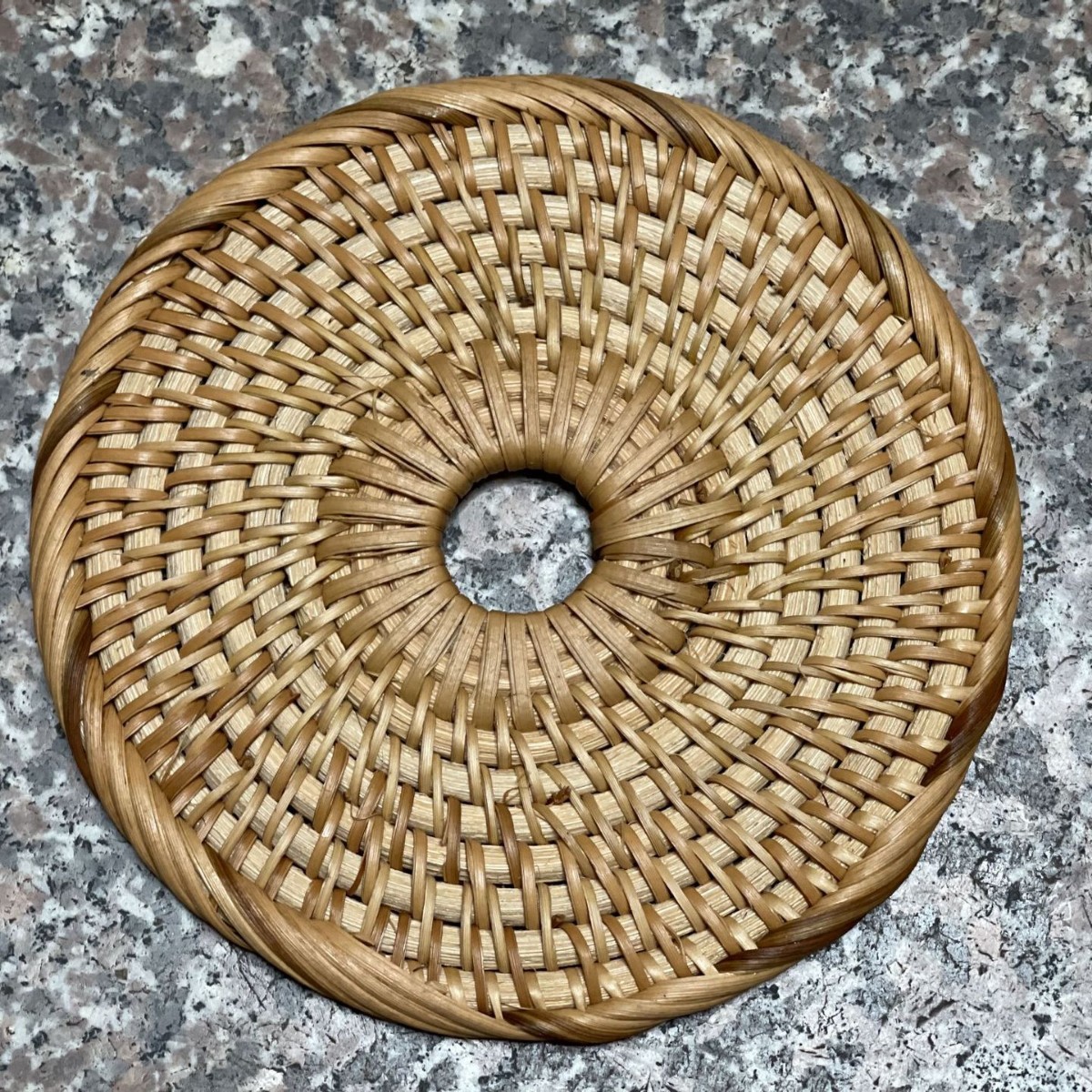 두꺼운 가장자리 중공 13cm 모 놀리 식