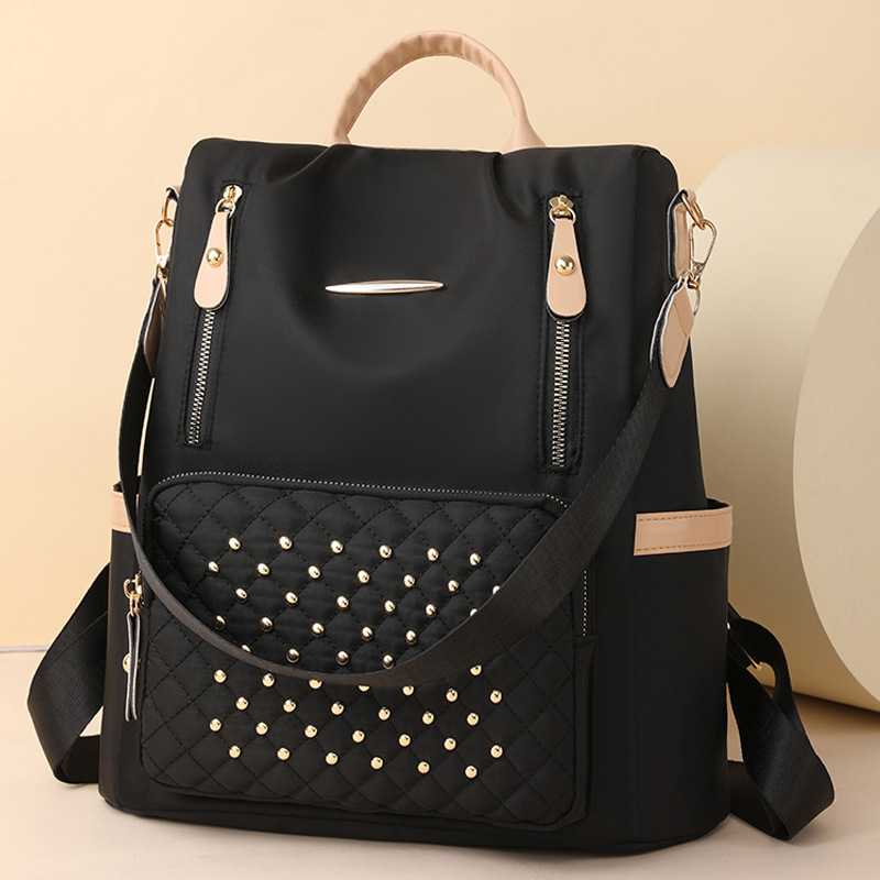 Verano de alto valor nuevas señoras nylon antirrobo mochila de moda remache multifunción mochila de viaje al por mayor marea