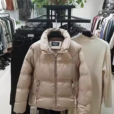 Estante de la isla media simple tienda de ropa estante de exhibición de piso ropa de hombre y mujer ropa infantil doble fila estante medio barra paralela percha lateral