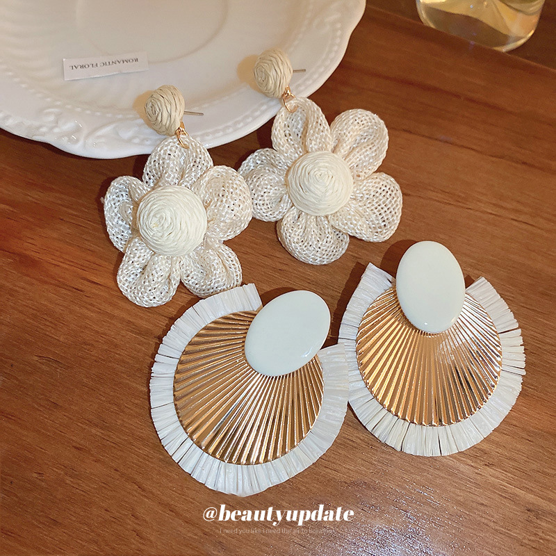 Tejido retro pendientes redondos de diseño de moda europea y americana pendientes de personalidad de alto grado pendientes de temperamento exagerado al por mayor