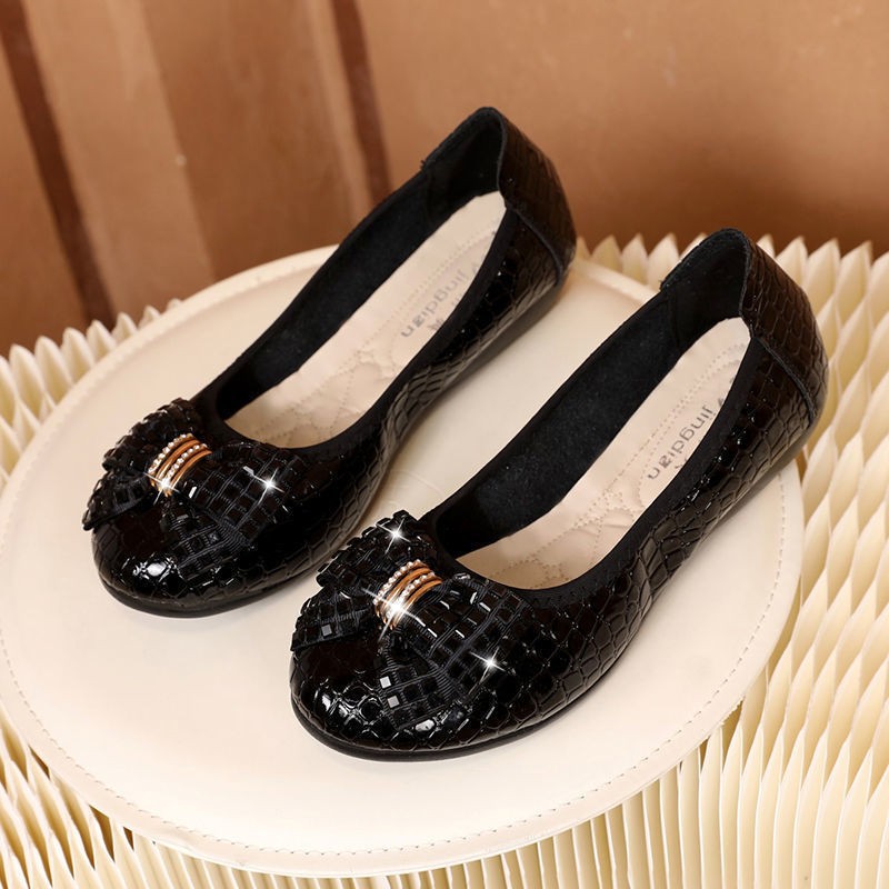 봄 여름 새로운 부드러운 밑창 여성 신발, 클래식 로퍼, 패셔너블하고 캐주얼한 얕은 입 나비 매듭 중년 어머니 비니 신발