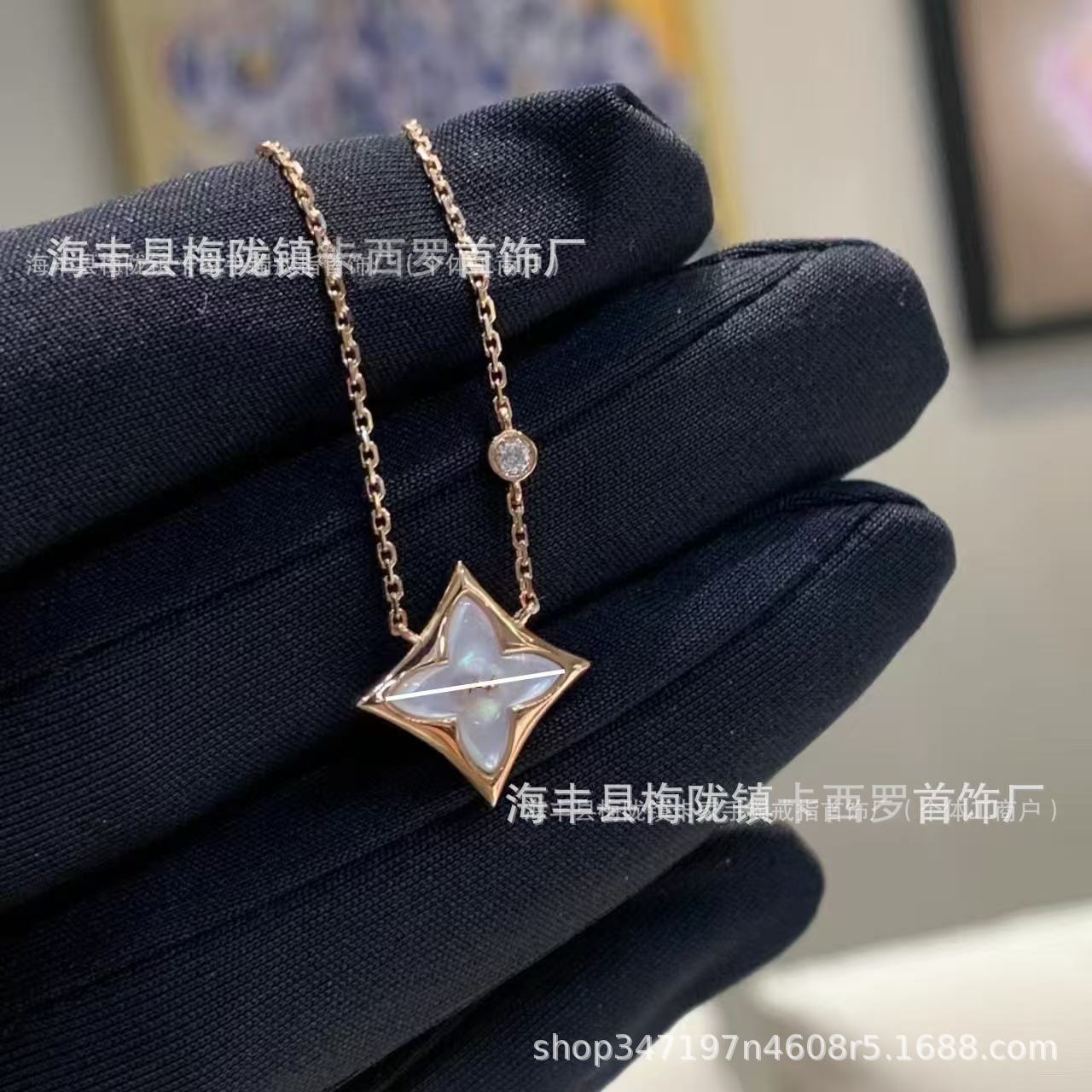 뾰족한 꽃 흰색 쉘 목걸이(카운터 버전)