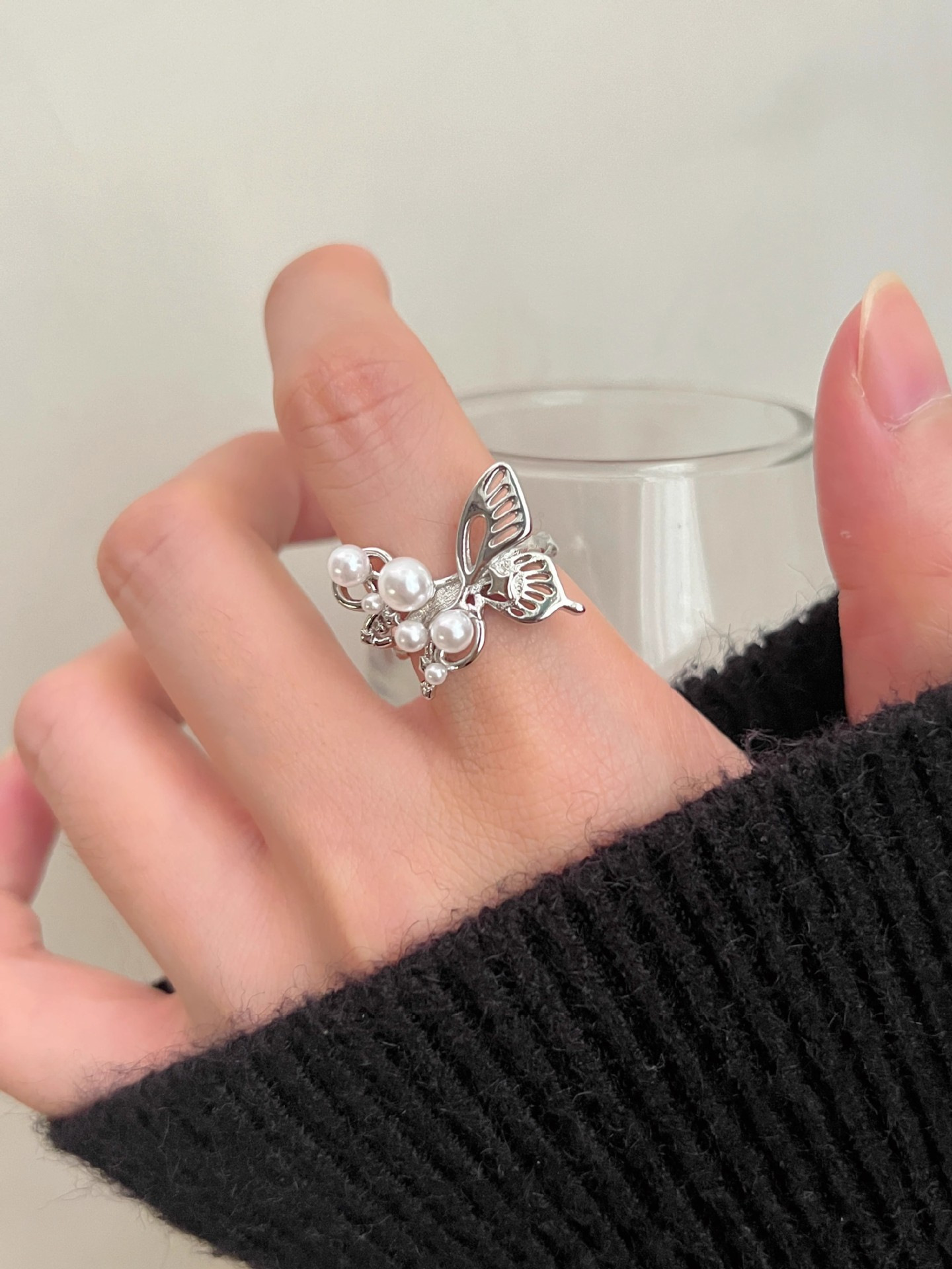 Schmetterling Perle Metall dreidimensionaler Hohlring weiblicher Nischendesign vielseitiger Zeigefingerring Ins-Ring_voghion.com