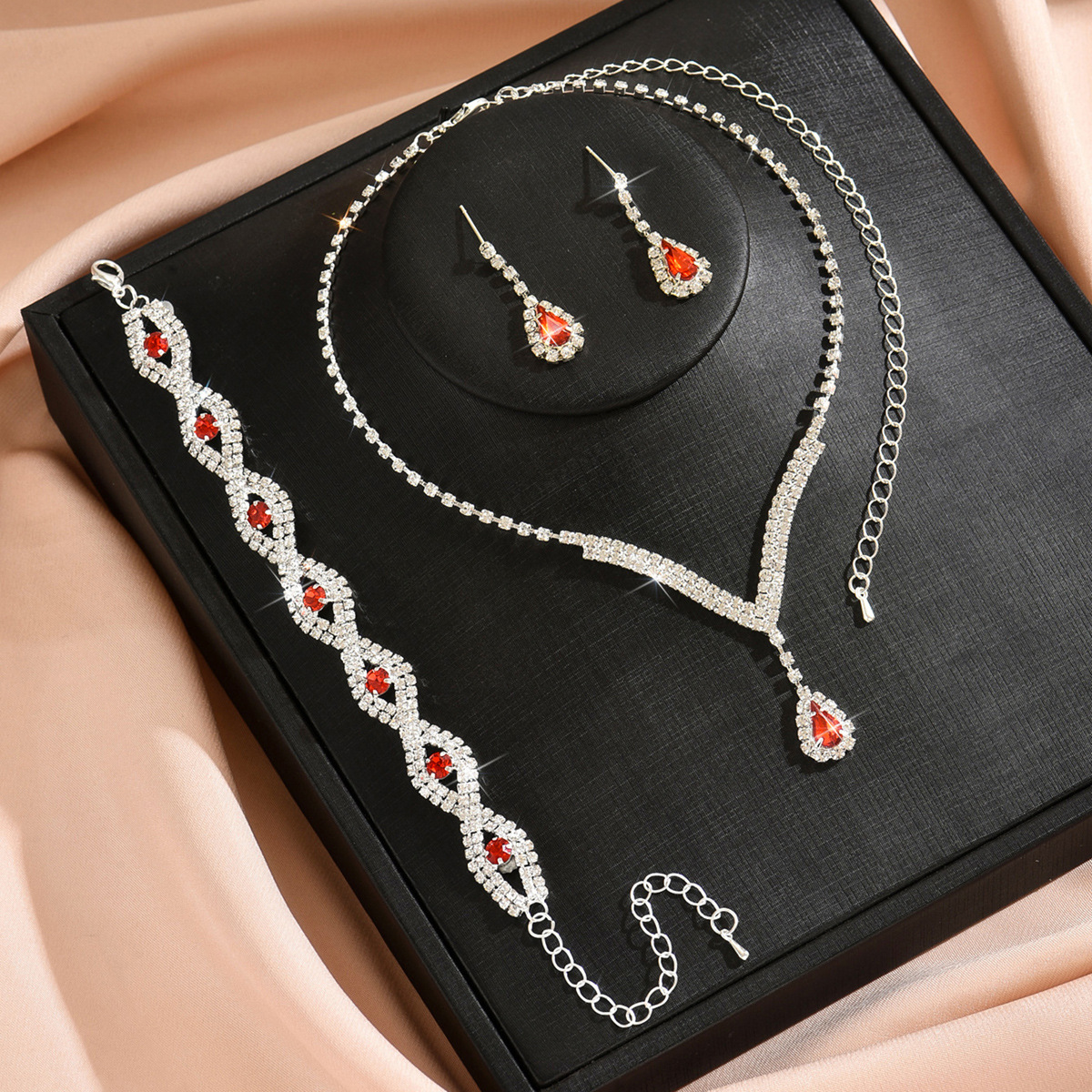 ヨーロッパとアメリカの電子商取引クロスボーダー花嫁ウェディングアクセサリーネックレスブレスレットイヤリングセットチェーン女性の 3 ピースラインストーンウェディングドレスアクセサリー