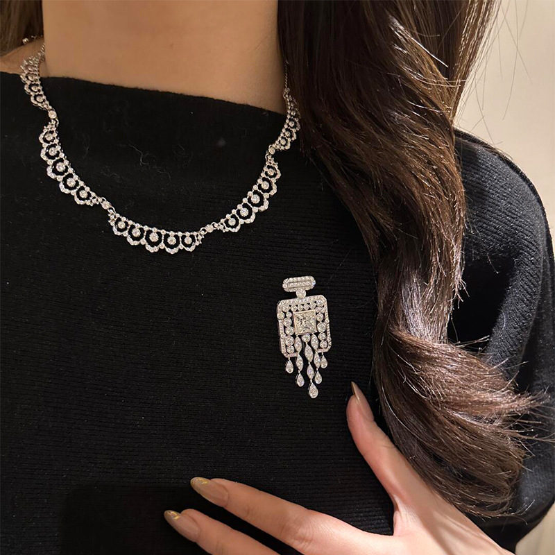 Drop-Shaped Sparkling Diamond Tassel Brooch, High-End, Super Fairy, Exquisite and Versatile, Unique Design Niche Necklace Set