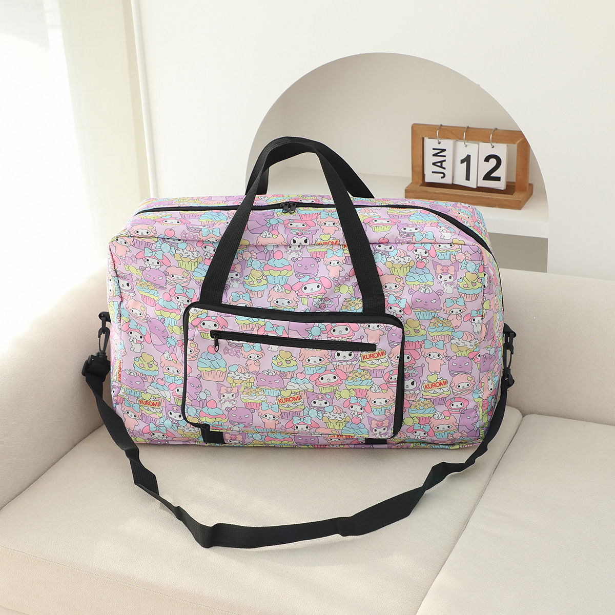 虹熊クロミ大容量手提げ旅行袋は旅行箱のポールに挿してもいいです。