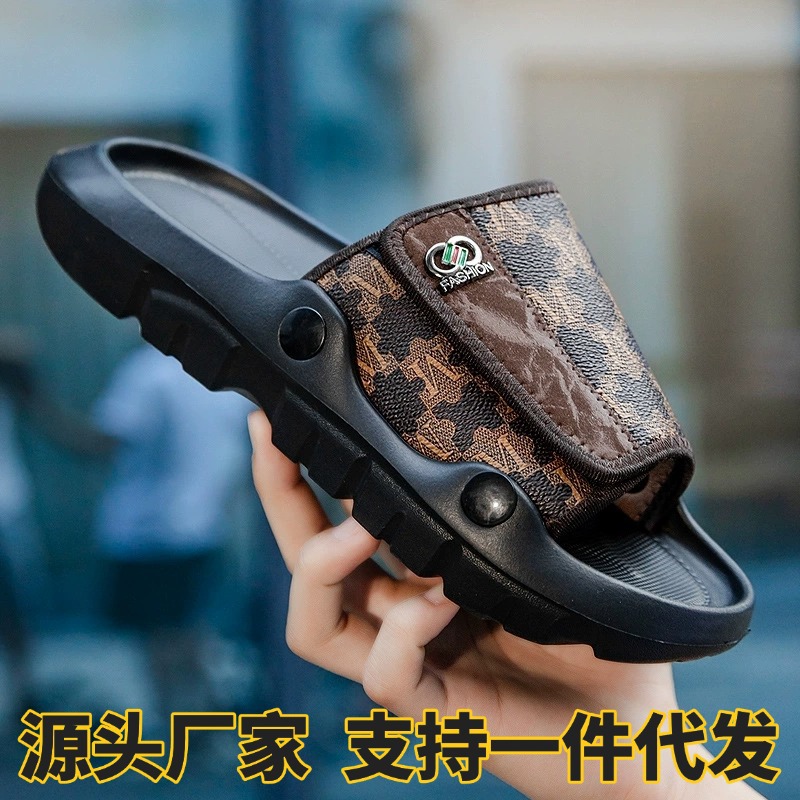 Ventas directas de fábrica nuevas chanclas de moda de suela gruesa al aire libre zapatos de hombre baño con velcro antideslizante zapatillas de hotel al por mayor