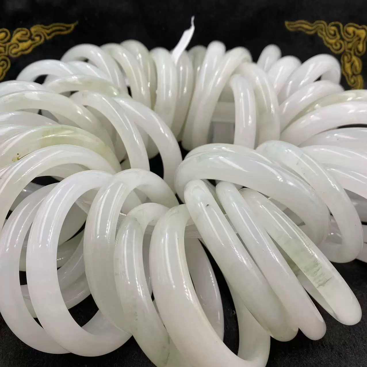 源头厂家新疆天山翠手镯金丝玉镯子飘翠细条飘花镯子女款直播货源