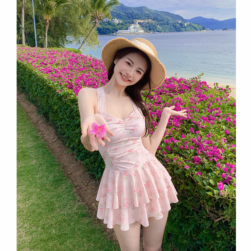 2025 New One-Piece Swimsuit for Women Summer Sexy Floral Skirt Style Conservative Belly-Covering Slimming Look Halterneck Hot Spring Student Swimsuit