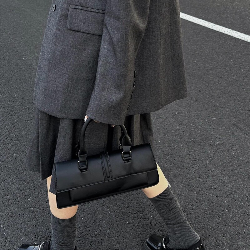 Spot Factory Wholesale Price French Retro Handbag Women's 2025 Fashionable Niche High-Quality Texture Single Shoulder Crossbody Bag Spot Factory Wholesale Price French Retro Handbag Women's 2025 Fashionable Niche High-Quality Texture Single Shoulder Crossbody Bag