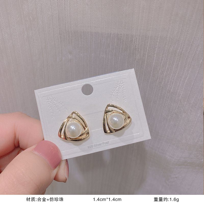 S925銀真珠の花のピアスの女性の贅沢な高級感があります。|undefined