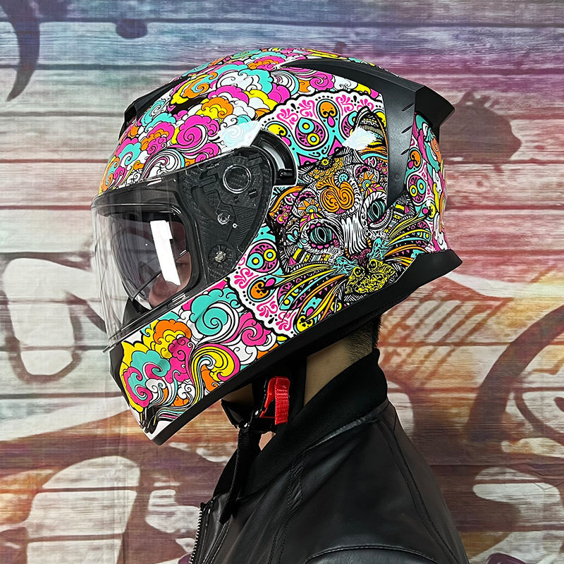 Casco de coche eléctrico LVS para hombres y mujeres de verano casco completo casco colorido personalidad fresco casco de carreras verano