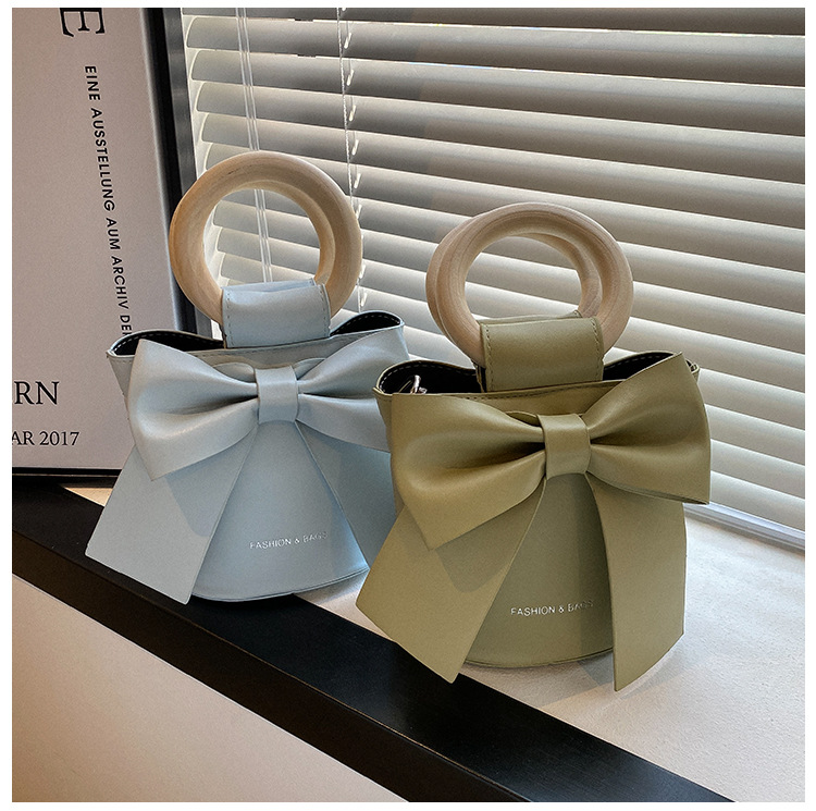 455g Weight Synthetic Leather Lining Material Sewing Thread Fashion Element Magnetic Buckle Closure Type Single Shoulder Strap, Double Handle Strap Type Bucket Bag Bags Type Casual Occasion Pu Leather Material Bow Knot Pattern All Seasons Season Women's Gender Elegant Style Bucket Shape Small Size Women's Small Pu Leather Bow Knot Elegant Sewing Thread Bucket Magnetic Buckle Bucket Bag 28