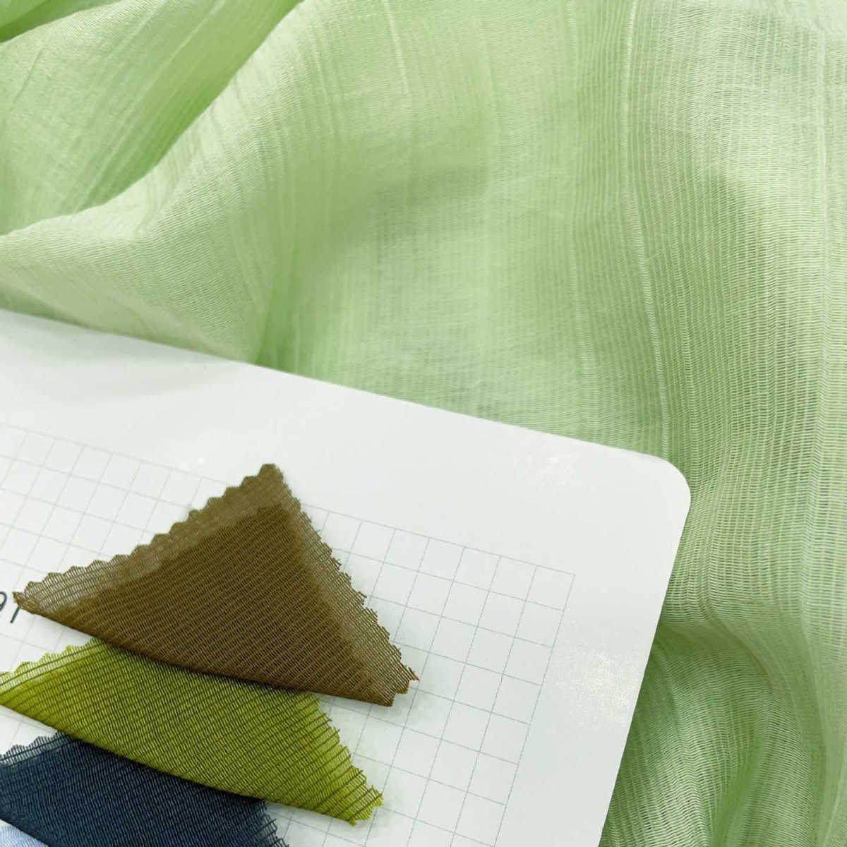 春夏透气亲肤天丝连衣裙面料 闪光牙签条上衣衬衫时尚时装布料