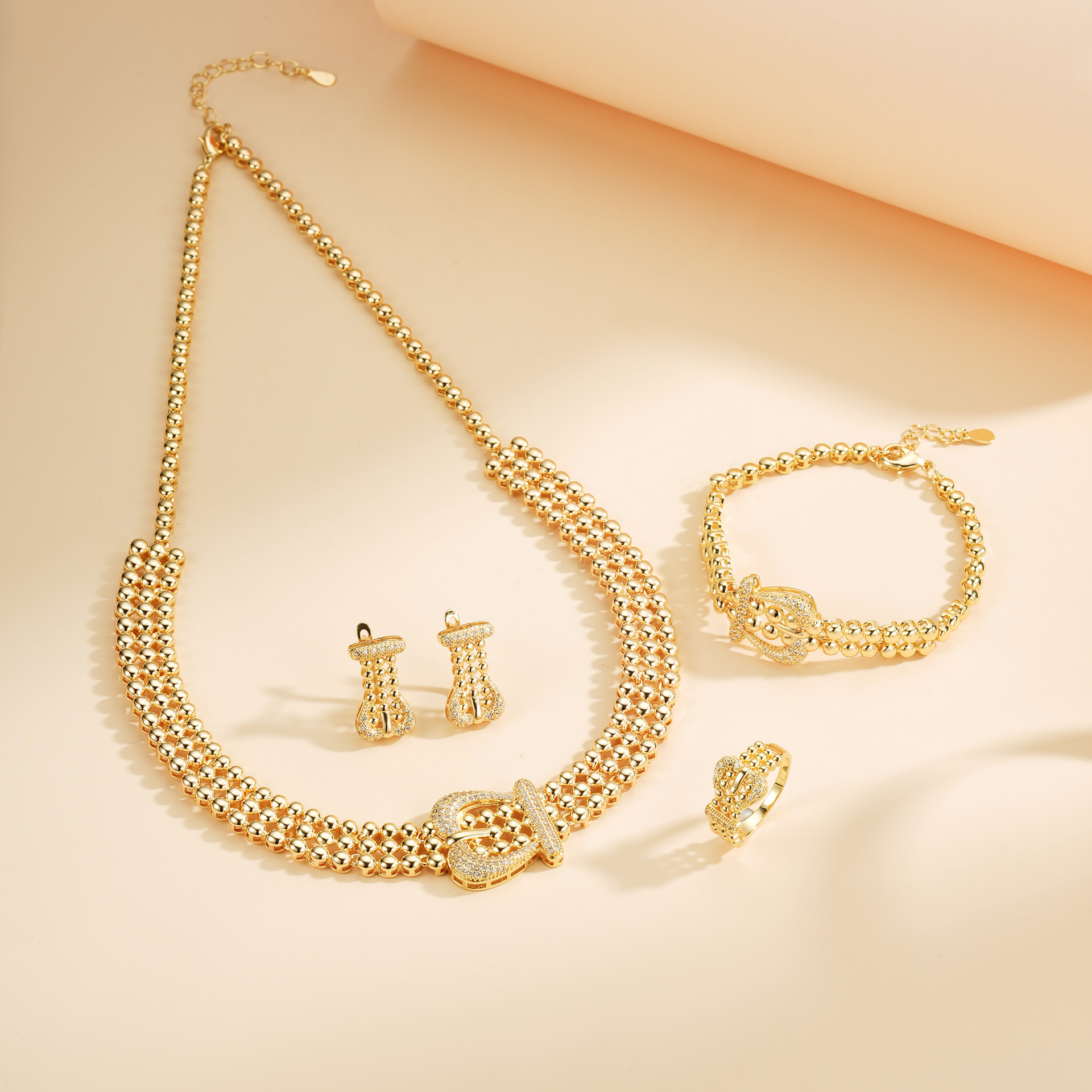 Joyería de moda de alta gama conjunto de collares pendientes pulseras anillo de cuatro piezas conjunto de lujo europeo y americano vestido de fiesta joyas