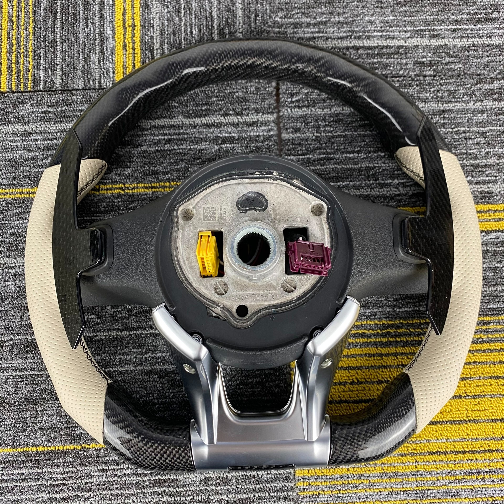 Suitable for Mercedes-Benz A, C, S, G, E-Class, GLE, GLC260, GLS300, E30, old models modified to new models, AMG carbon fiber steering wheel assembly