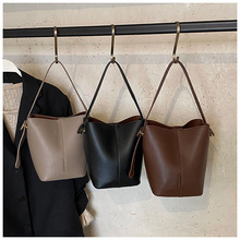 �n��С���͹��������Ů2025�ﶬ�¿������ˮͰ��ͨ�چμ�б���