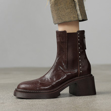 个性铆钉圆头粗跟拼接后拉链切尔西靴2024秋季新款羊皮通勤短筒靴
