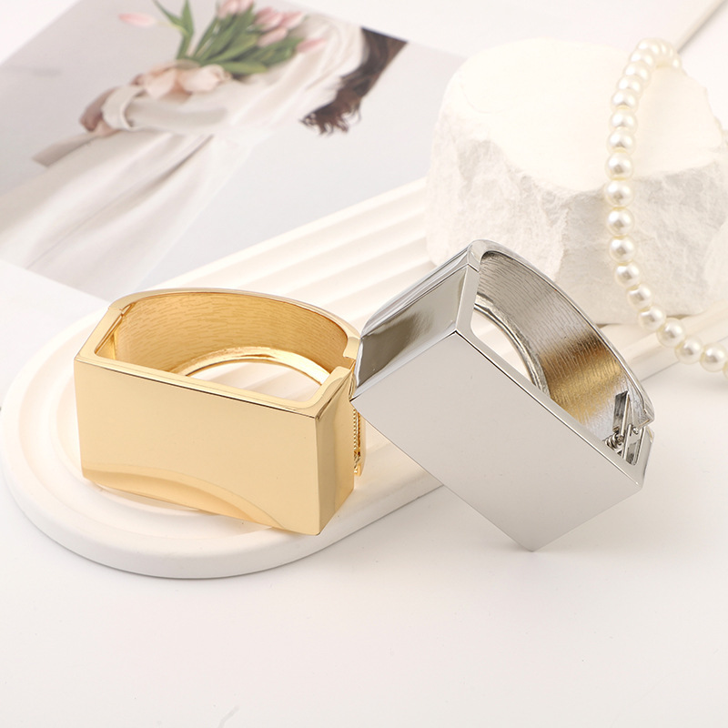 European and American Popular Exaggerated Minimalism Bracelet Punk Neutral Geometry Rectangular Design Gone Personalized Bracelet