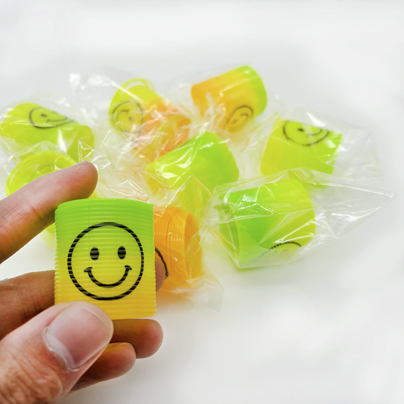 3,2*3,5 cm mini expresión Arco Iris círculo colorido círculo telescópico círculo elástico Círculo Mágico jardín de infantes juguetes pequeños al por mayor