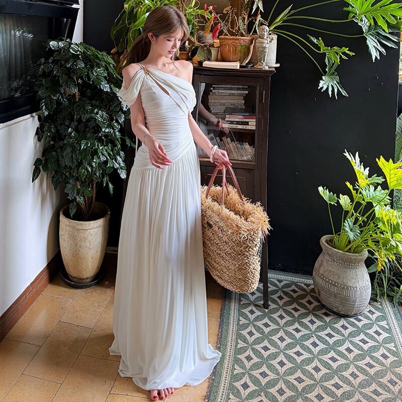 White Mesh One-Shoulder Tie Dress for Women, Spring and Summer French Style, Gentle and Luxurious, Elegant Long Dress for Birthday Parties White Mesh One-Shoulder Tie Dress for Women, Spring and Summer French Style, Gentle and Luxurious, Elegant Long Dress for Birthday Parties