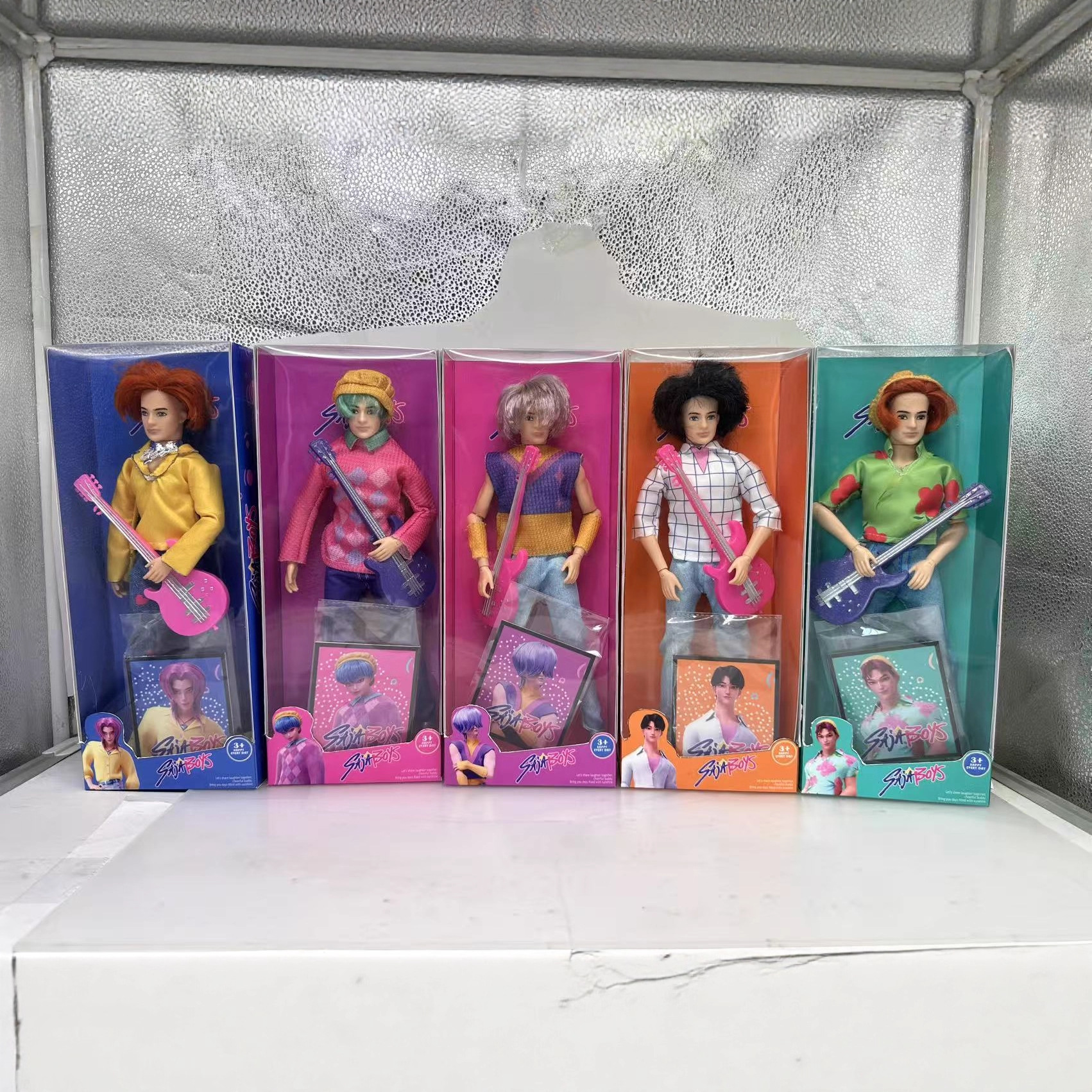 跨境新K-POP猎魔男团乐队动画版11.5寸开窗盒玩具摆件桌面装饰礼