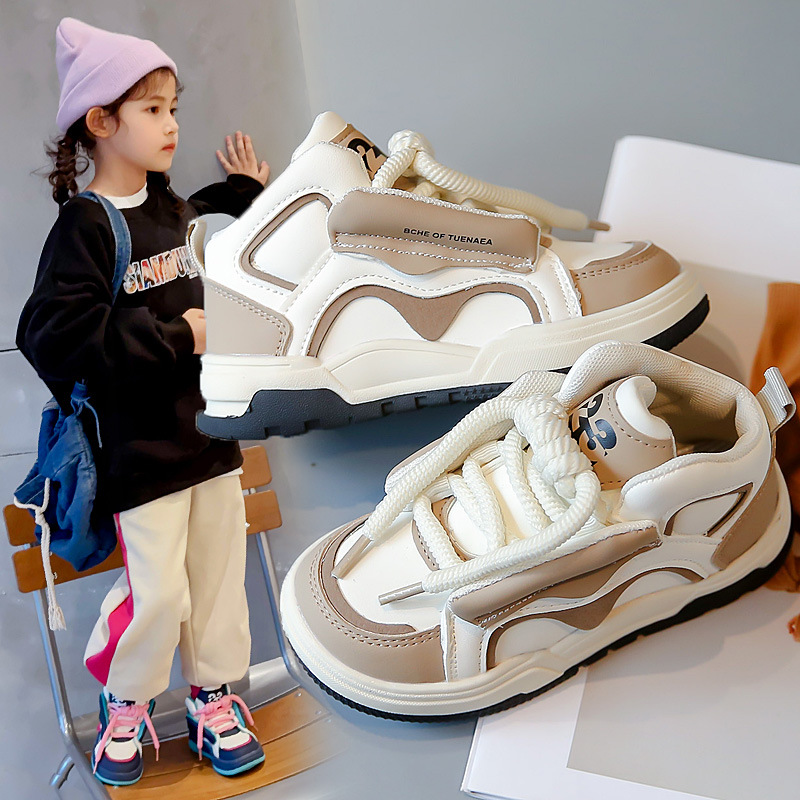 Tjejer, sporter, hösten 2023, nya friterade gatubarnsbröd, dopaminpojkar, högtopp_voghion.com