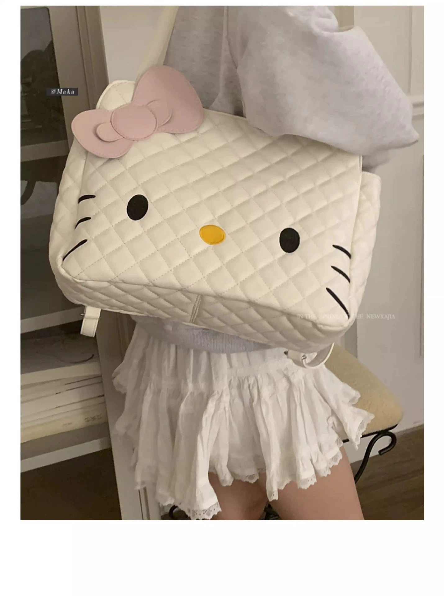 Trend fashionable cartoon handheld small backpack, capacious bag