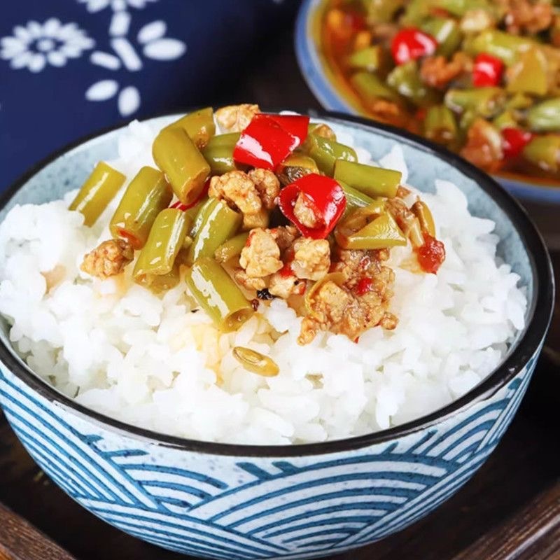 缶詰のひき肉とピーナッツ、すぐに食べられるピクルス、ひき肉とピーナッツ、すぐに食べられる食事、家庭用麺、ビビンバ、お粥とおかず|undefined