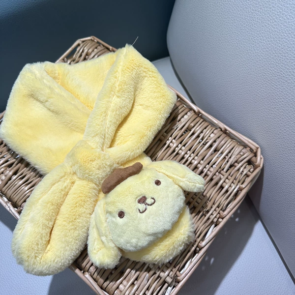 Light yellow big yellow ears dog